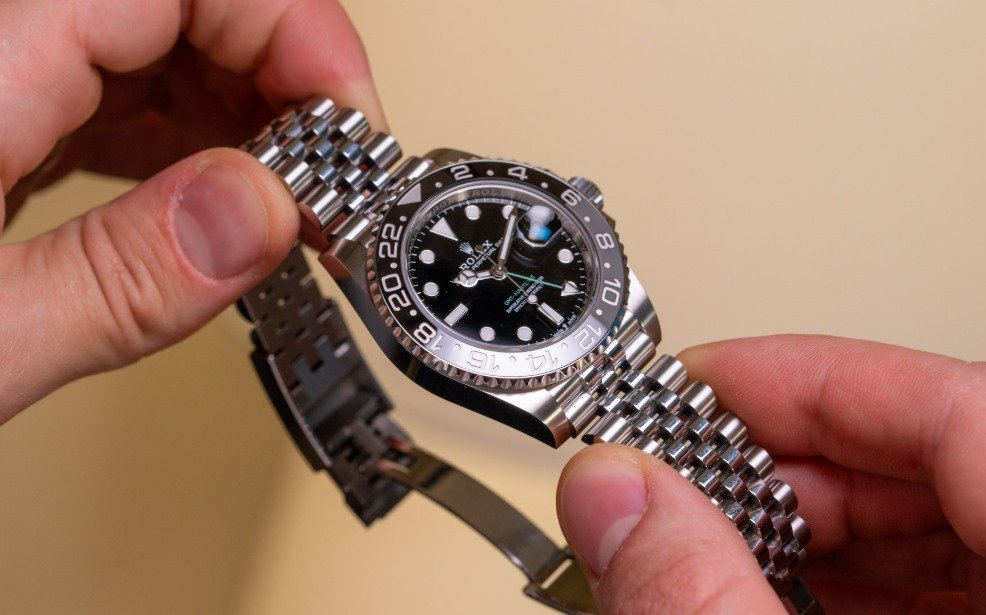 The Timeless Watch Band That Defines Elegance